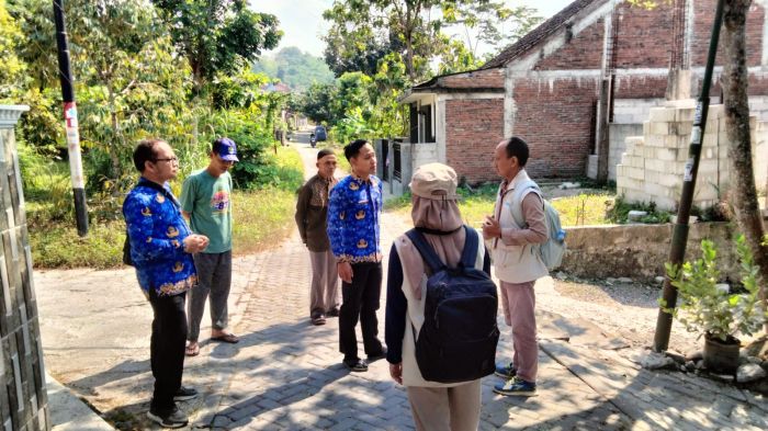 HADIR DI TENGAH MASYARAKAT, MEMASTIKAN SETIAP WARGA MENDAPATKAN HAKNYA 01