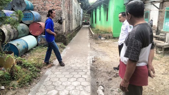 Monitoring Pekerjaan Pavingisasi di RW I, Wujud Komitmen Meningkatkan Infrastruktur Lingkungan 01
